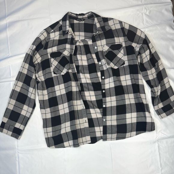 Express - White, Grey, and Black Plaid Long Sleeve Button Up Shirt - Picture 7 of 8